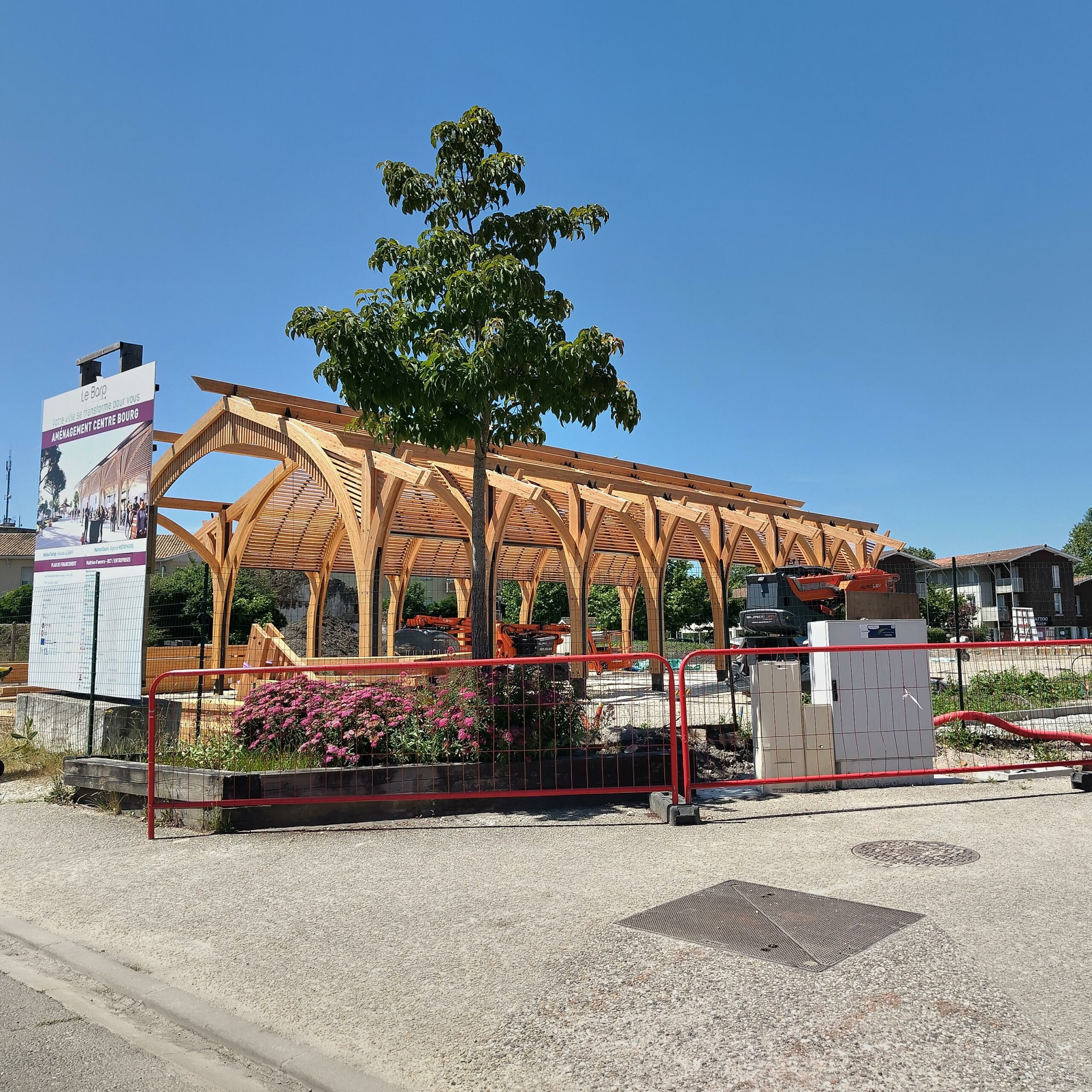 Halle et Kiosque Le Barp